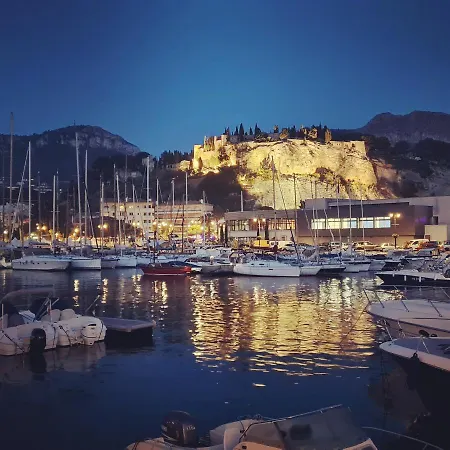Seaview.cassis *